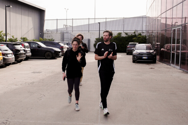 milan cortina brignone a j medical applaudissements et inscriptions vai fede sur les voitures