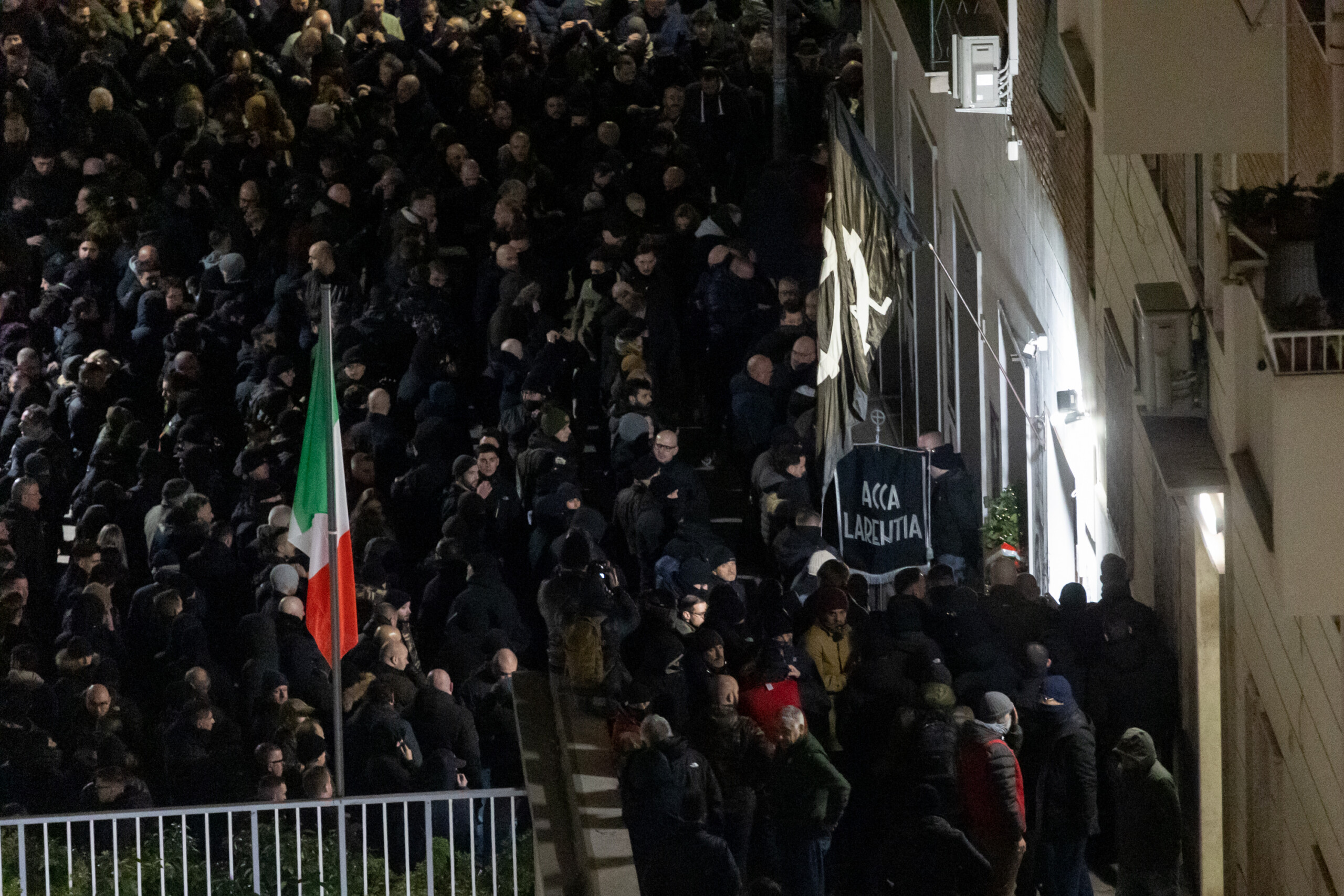 acca larentia le juge dinstruction de rome acquitte 32 personnes pour avoir fait le salut romain scaled