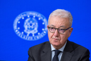 csm mantovano les propos de mattarella ne doivent pas etre interpretes mais appliques