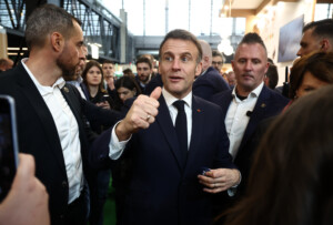 tarifs macron les controles et les equilibres sont positifs dans la democratie