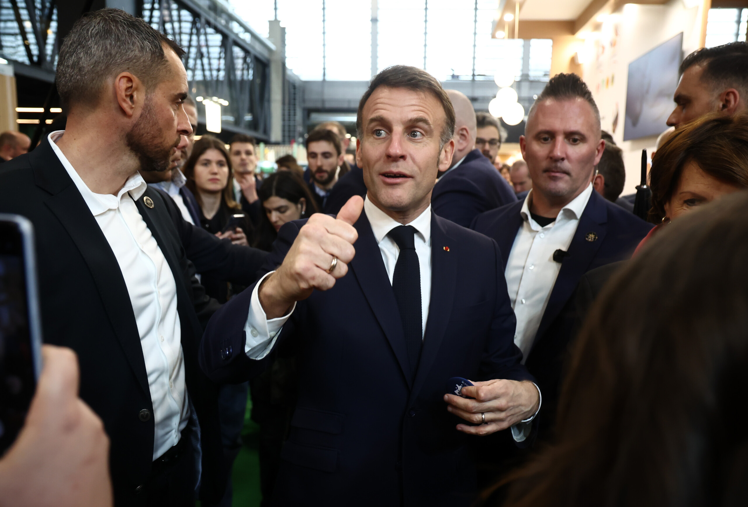 tarifs macron les controles et les equilibres sont positifs dans la democratie scaled