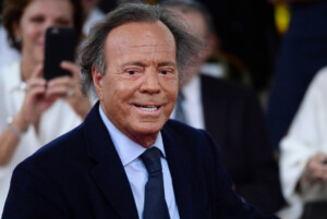espagne julio iglesias intente une action en justice contre le vice premier ministre diaz