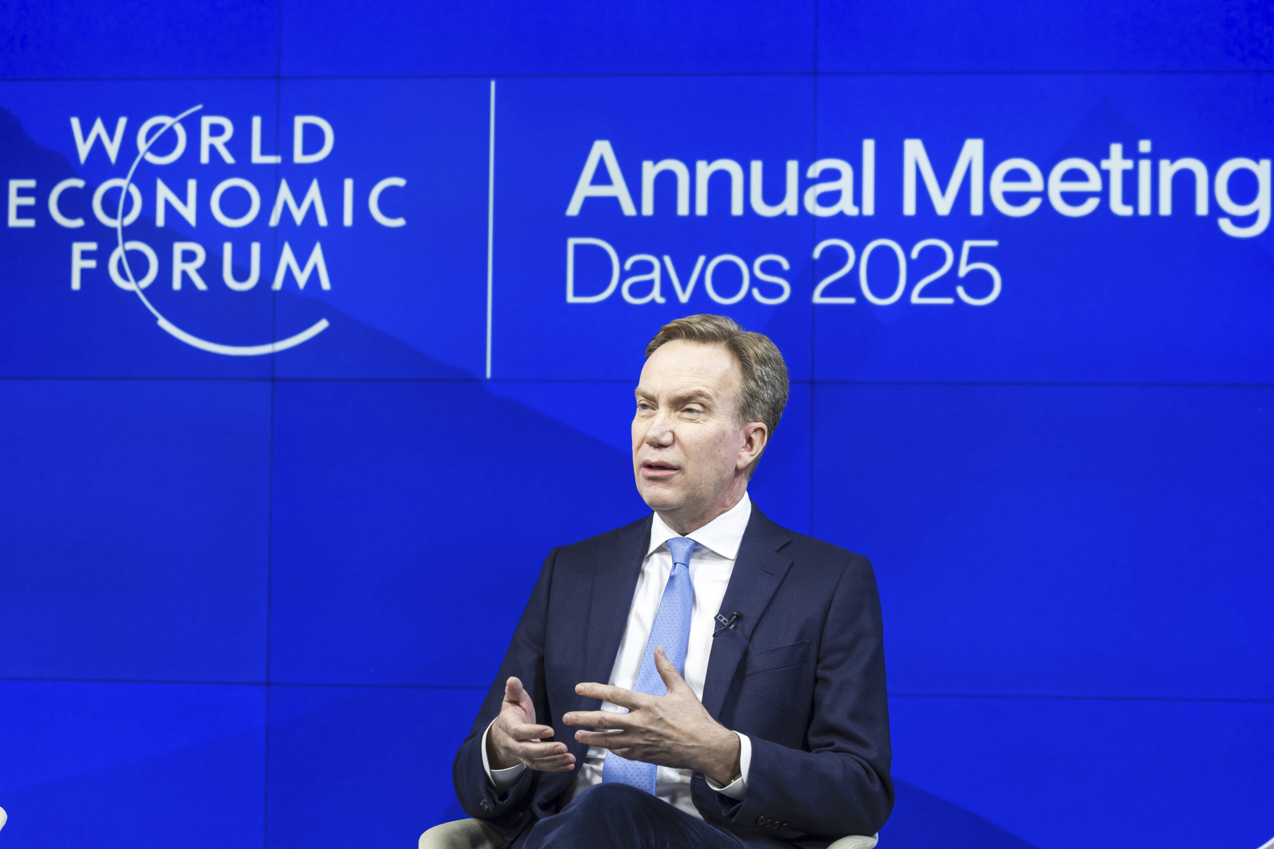 affaire epstein le president du forum de davos demissionne scaled