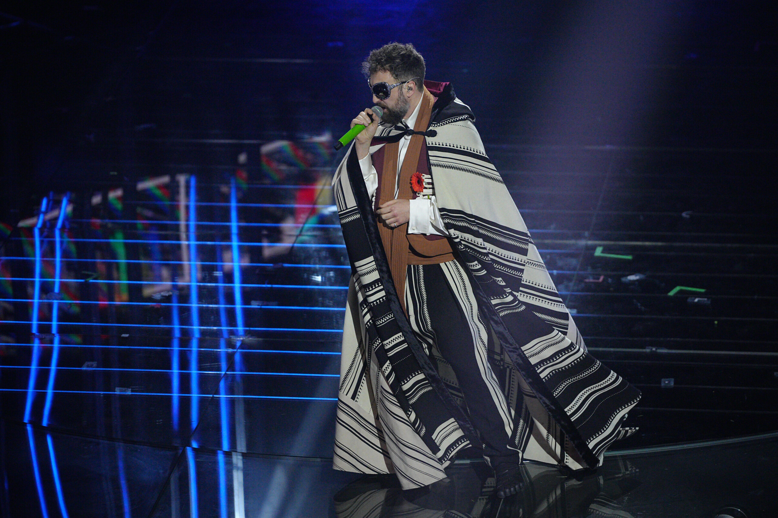 Sanremo : Codacons porte plainte auprès de l'Agcom contre Dargen D'Amico pour publicité clandestine 1 sanremo codacons porte plainte aupres de lagcom contre dargen damico pour publicite clandestine scaled