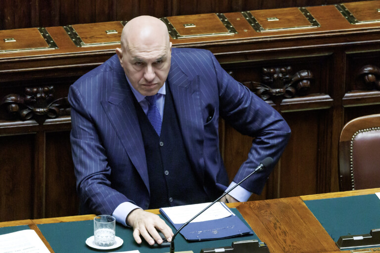 iran crosetto je suis la situation avec la plus grande attention