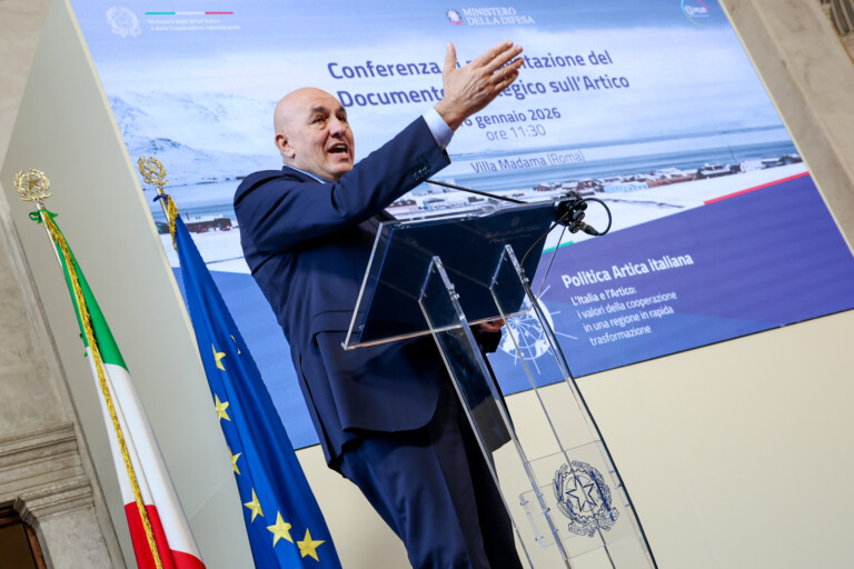 iran crosetto je rentre en italie des polemiques honteuses