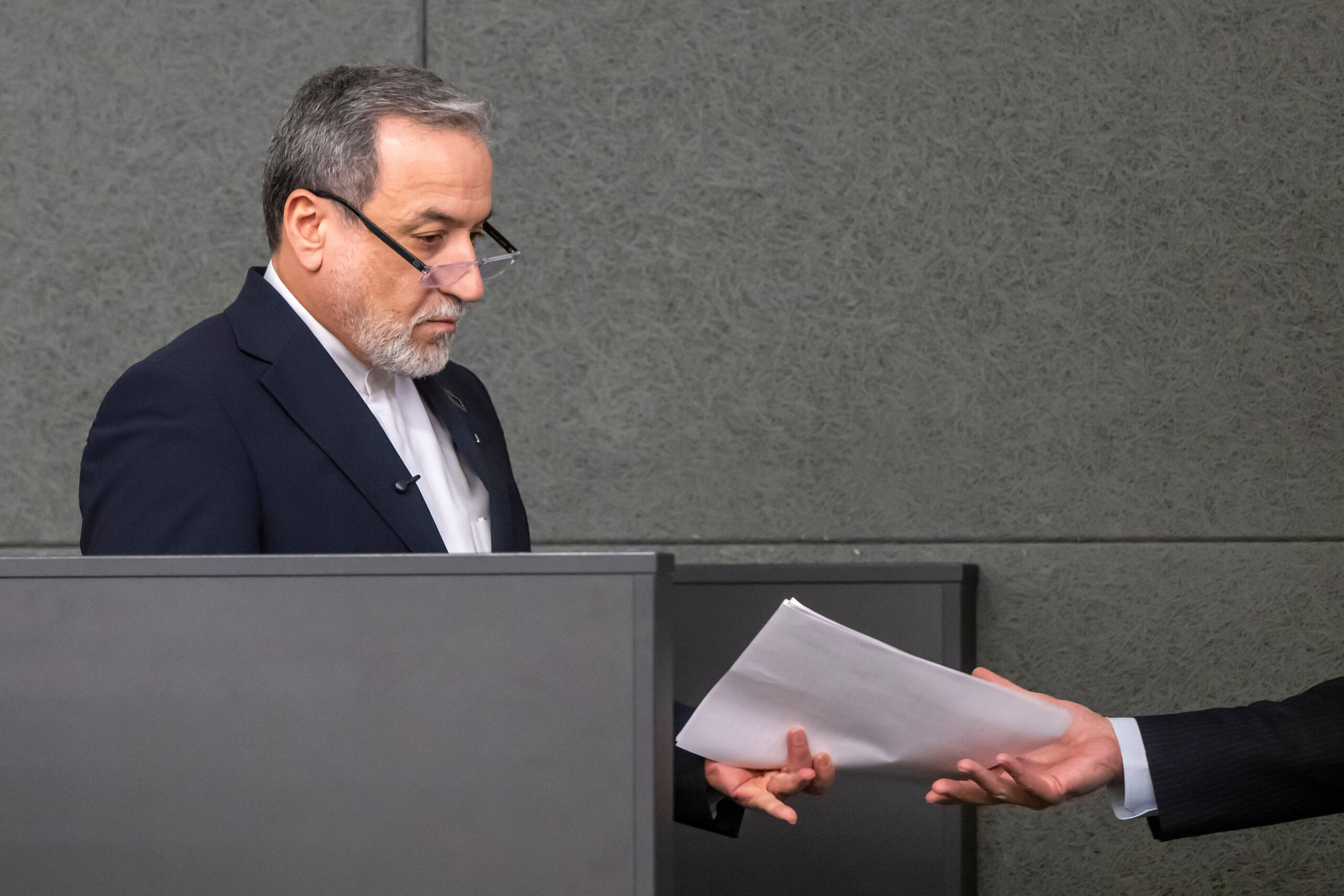 Iran : le ministre des Affaires étrangères Araghchi à son homologue omanais, « ouvert à de sérieux efforts de désescalade » 1 iran le ministre des affaires etrangeres araghchi a son homologue omanais ouvert a de serieux efforts de desescalade scaled