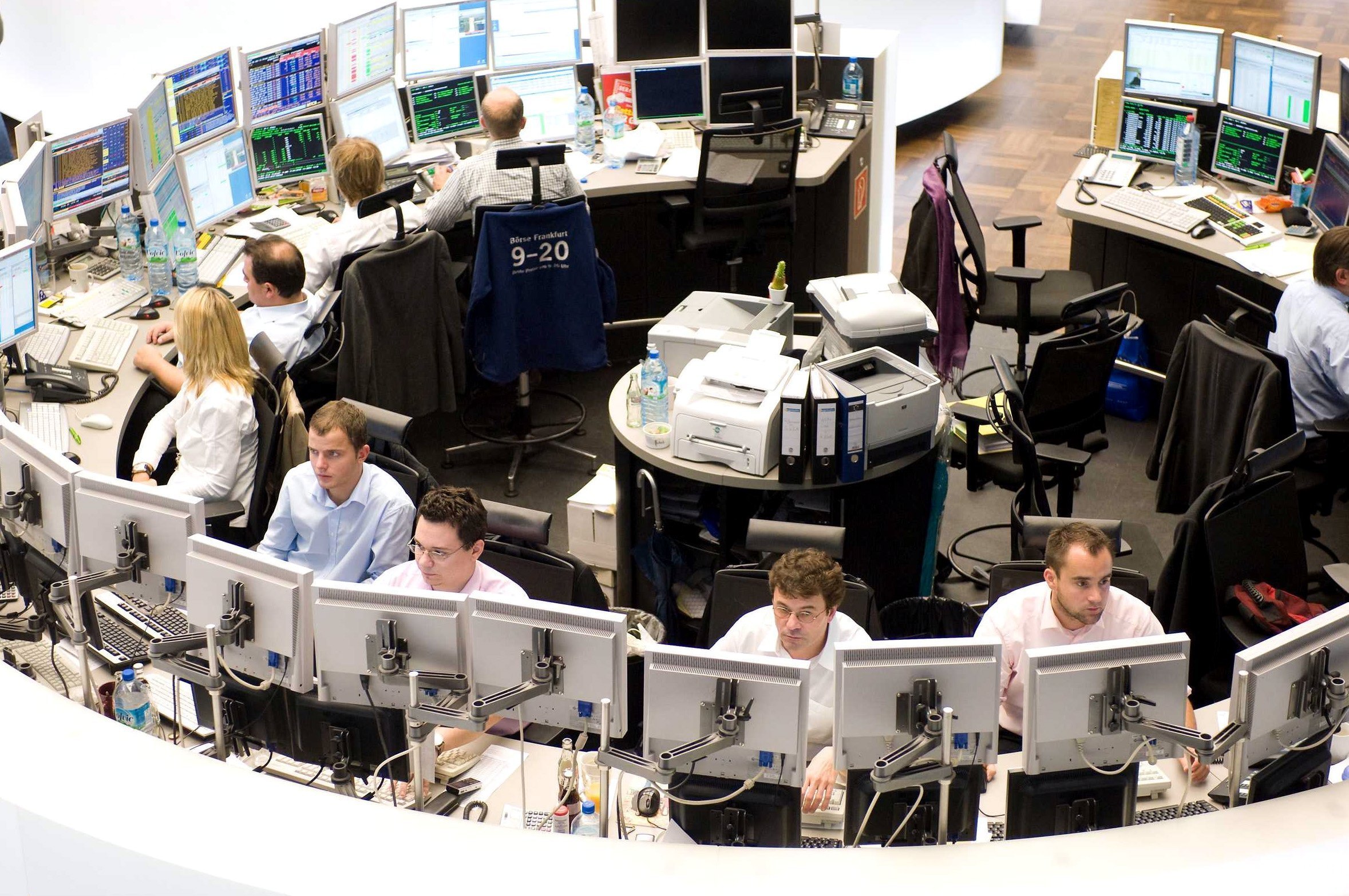 les indices europeens seffondrent francfort 3 et madrid 33