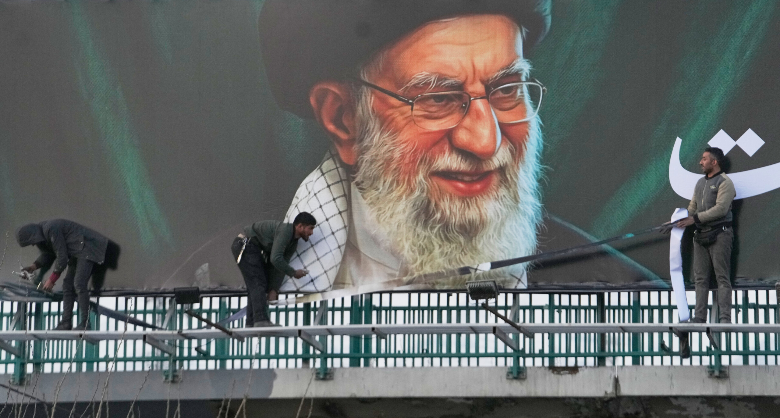 Iran, la cérémonie d'adieu à Khamenei à Téhéran durera trois jours 1 iran la ceremonie dadieu a khamenei a teheran durera trois jours scaled