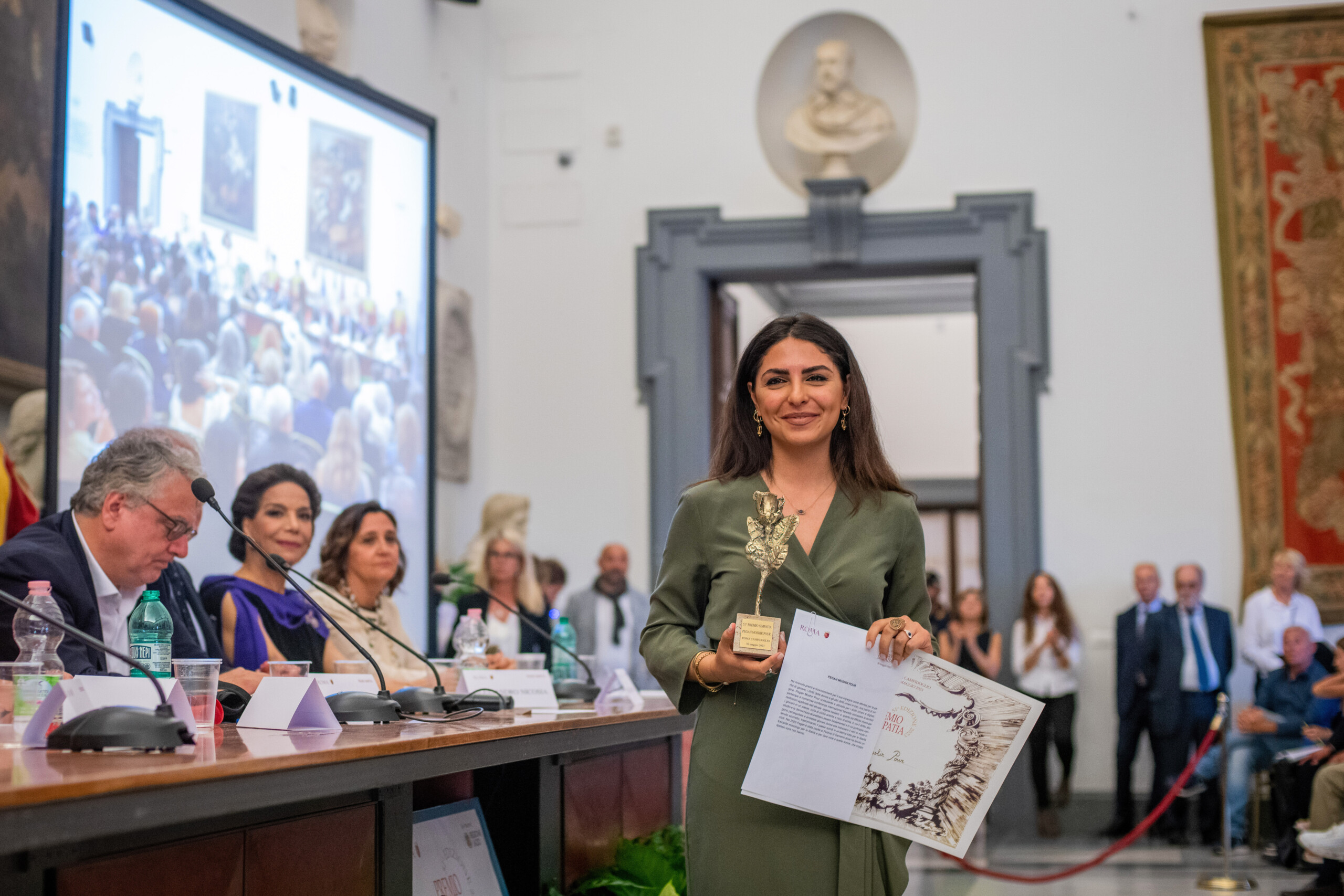 iran pegah moshir pour pour linstant pas de changement de regime avec mojtaba khamenei cela va empirer scaled