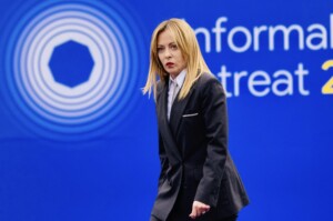 famille dans les bois meloni les decisions ideologiques du tribunal sont surprenantes