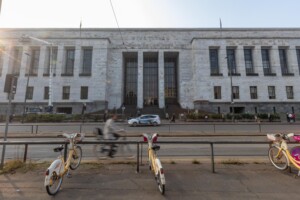 milan alerte a la bombe au tribunal apres un appel telephonique au nue