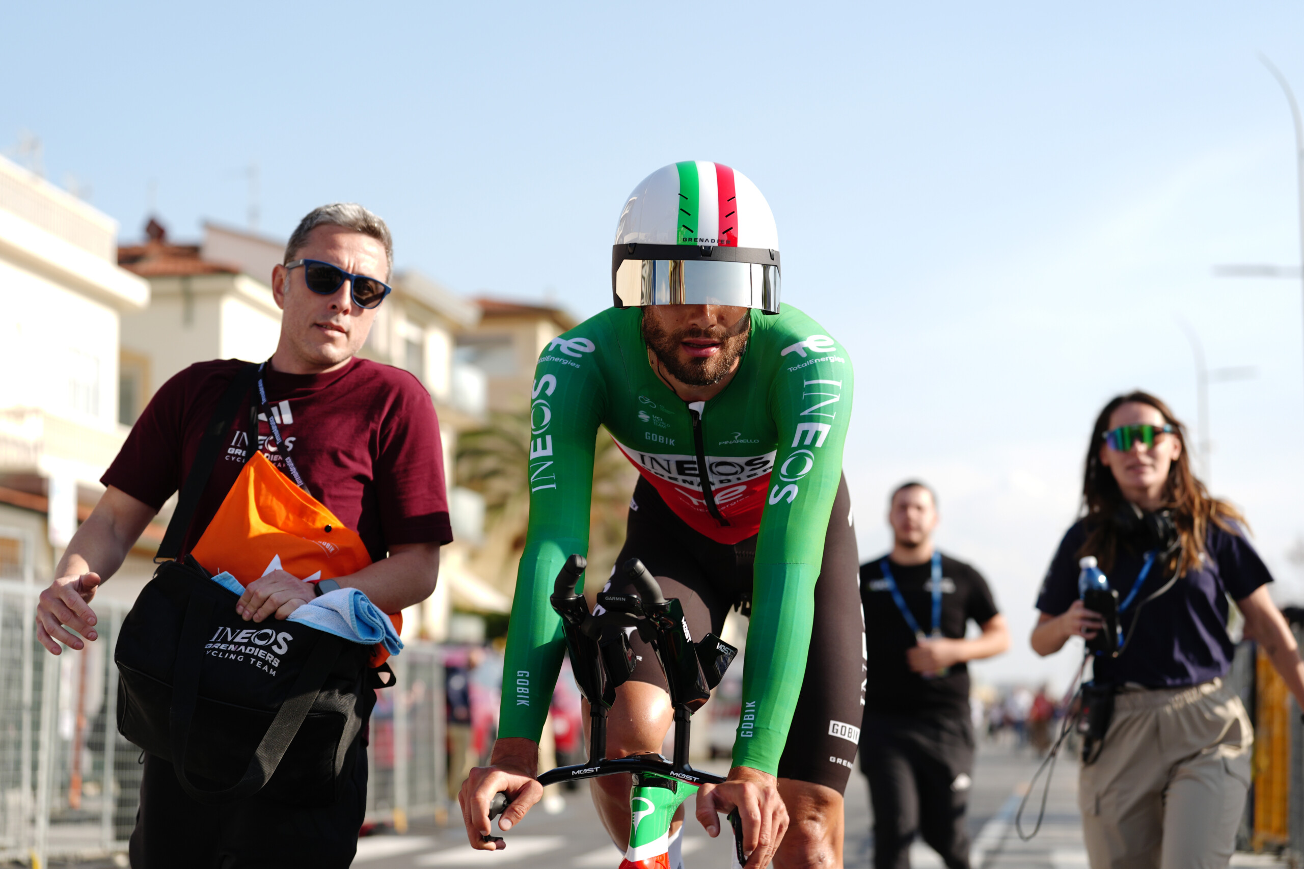 cyclisme tirreno adriatico premiere etape et maillot de leader pour ganna scaled