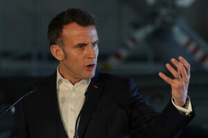 macron un changement de regime ne sobtient pas uniquement par des bombardements