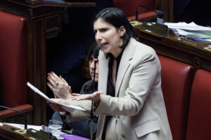 ue schlein a meloni appel a lunite avec 12 jours de retard et qui a dure 2 heures