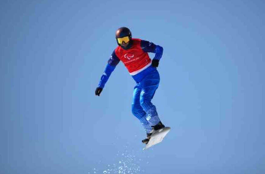 jeux paralympiques de milan cortina perathoner remporte lor en snowboard cest un record