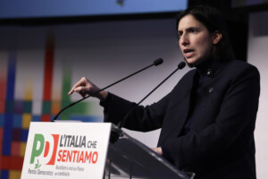 referendum sur la justice schlein meloni prend les italiens pour des idiots le gouvernement a libere un violeur