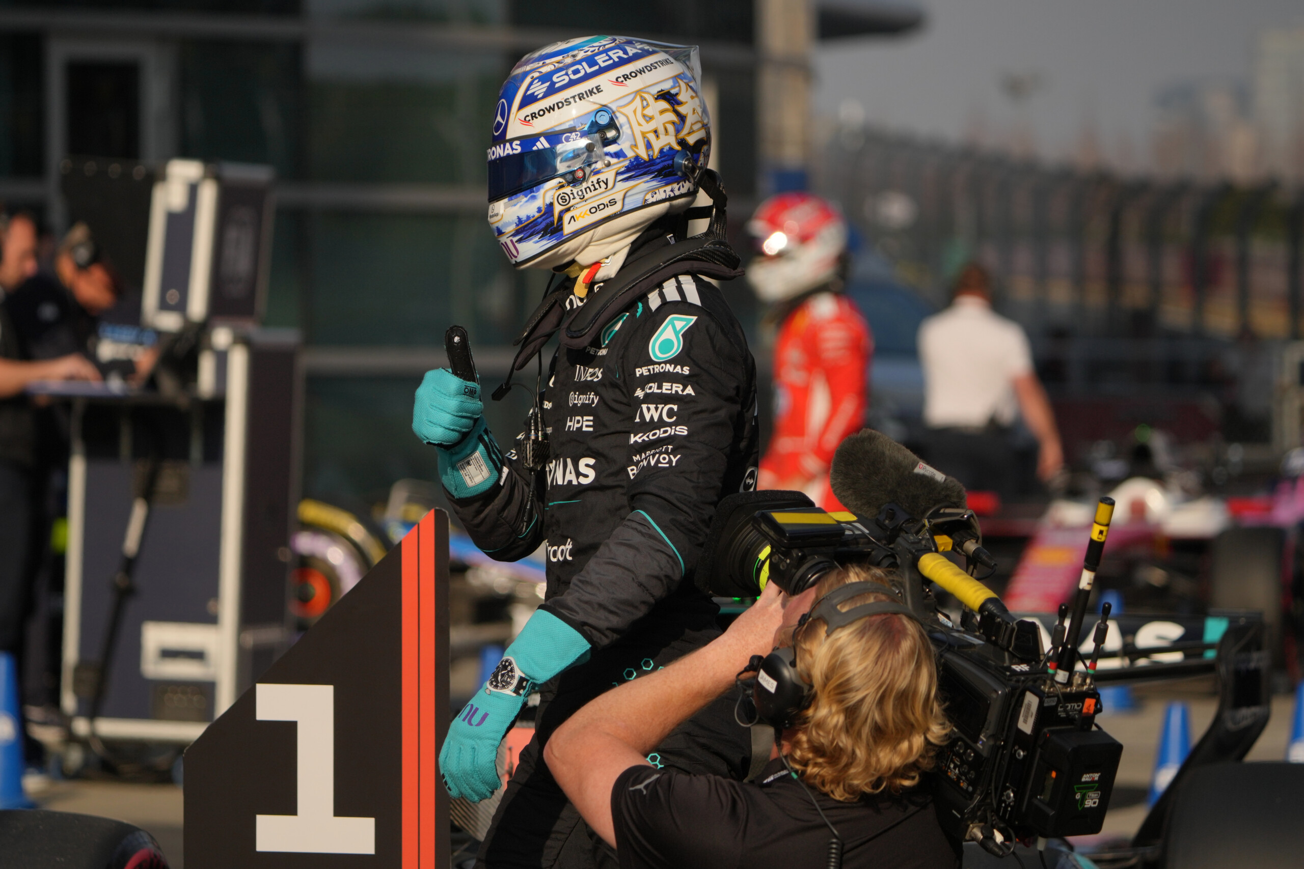 f1 gp de chine russell remporte la course sprint devant leclerc et hamilton scaled