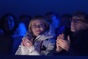 milan cortina meloni a la ceremonie de cloture des jeux paralympiques dhiver