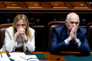 les pancartes de rome meloni et nordio brulees lors dune manifestation 3 identifies