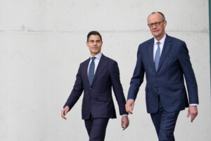 iran merz les risques dune guerre permanente aux objectifs flous