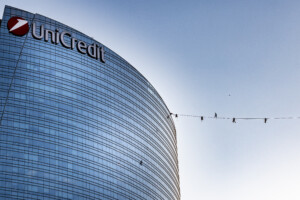 unicredit lance une offre publique dachat volontaire visant a depasser les 30 du capital de commerzbank