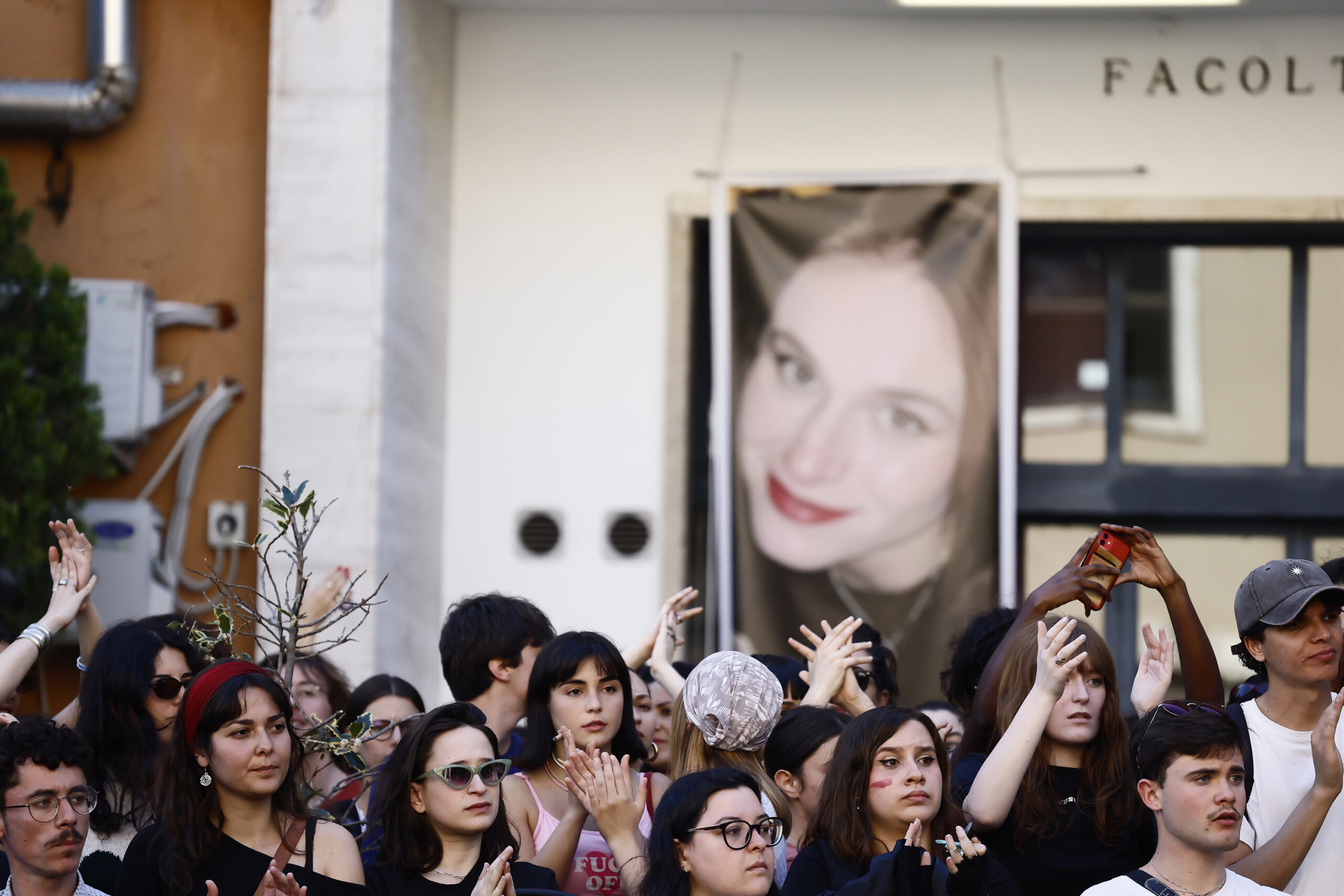 feminicide a rome samson a la barre jai menti pour proteger ma mere scaled