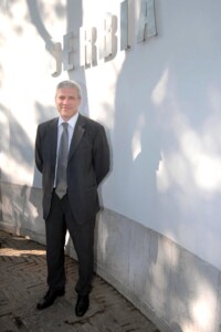 biennale dart incendie a venise le pavillon serbe touche