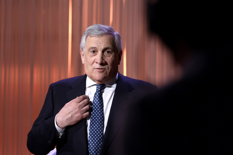 iran tajani nous sommes fideles aux etats unis mais la guerre ne releve pas de la competence de lotan