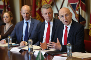 iran londres condamne les attaques inconsiderees de teheran une menace pour nous et nos allies