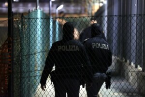 rome un homme retrouve mort dans une ferme un homme interpelle