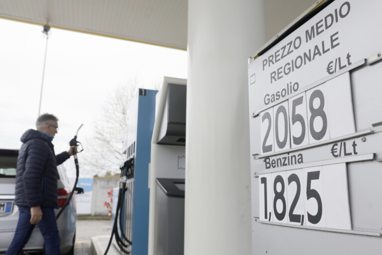 carburants le diesel est plus cher dans le molise que partout ailleurs en italie il depasse les 2 euros le litre