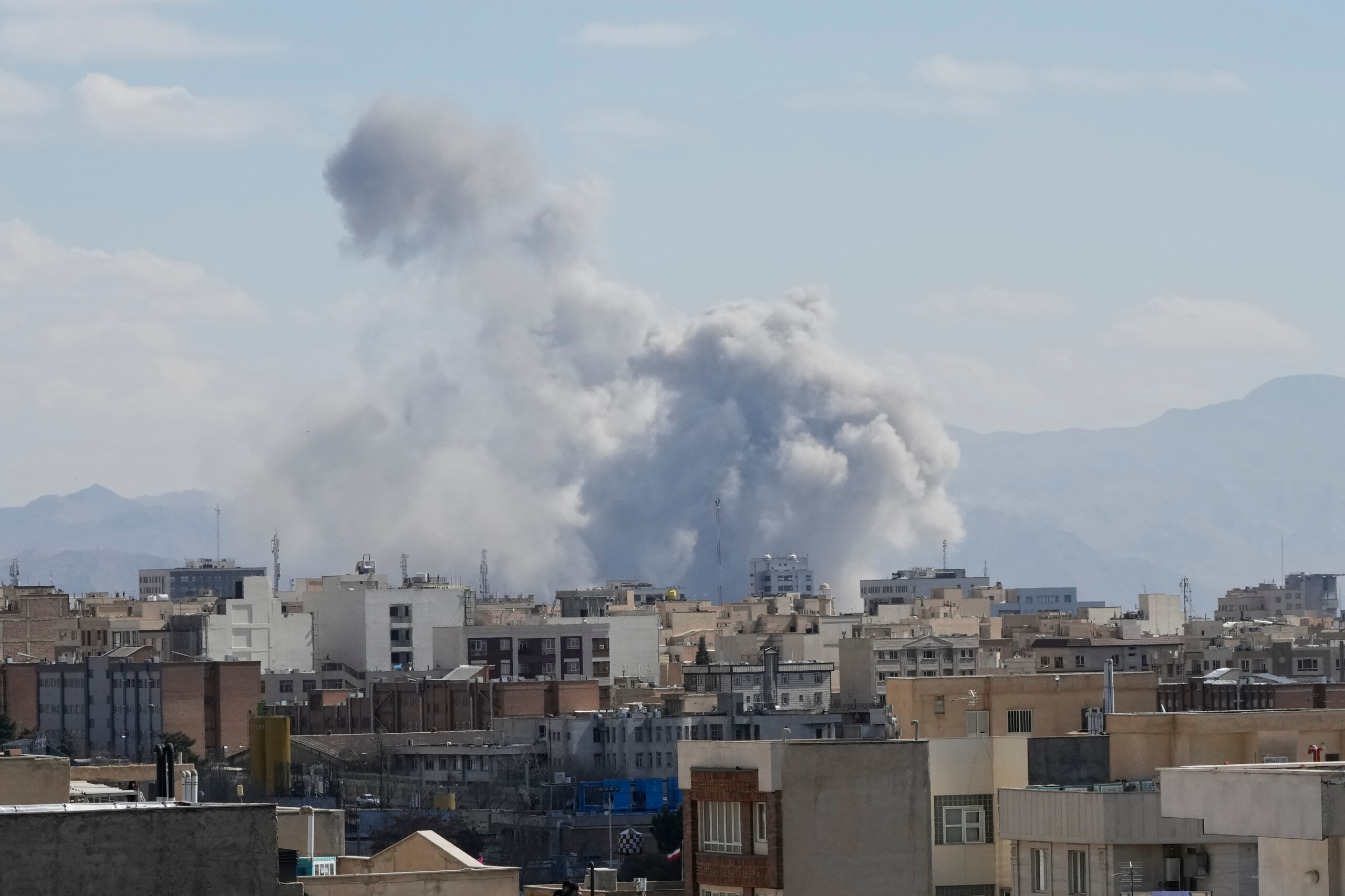 iran des explosions ont eu lieu a plusieurs endroits a teheran scaled