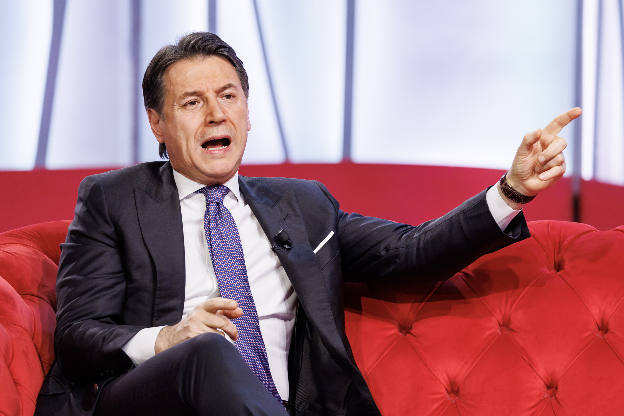 gouvernement conte limpact du referendum fera t il egalement demissionner santanche scaled