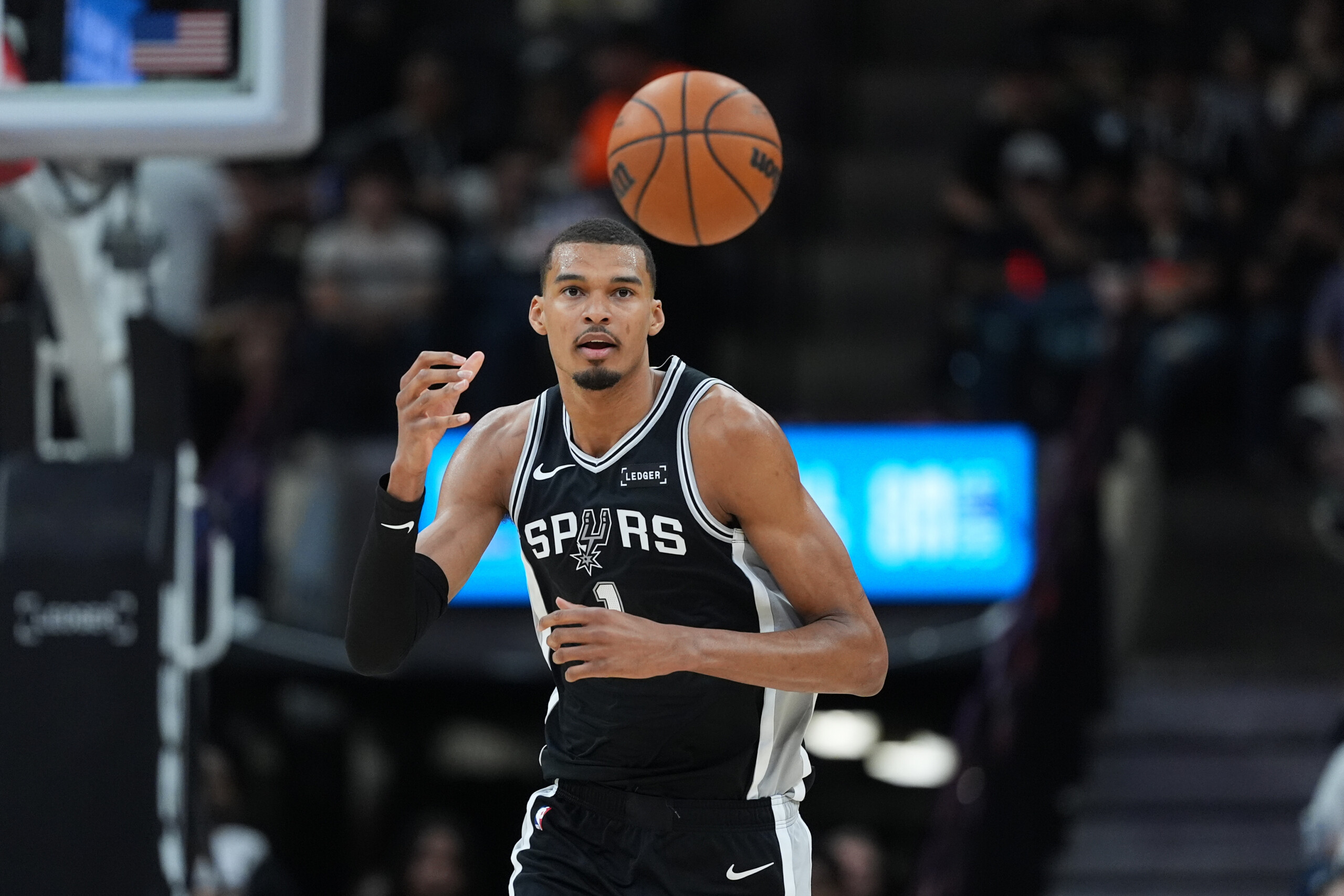 nba detroit met fin a la serie des lakers oklahoma et san antonio simposent a nouveau scaled