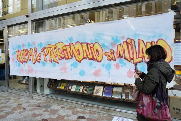 hoepli mondadori fait une offre pour lacquisition de la branche scolaire