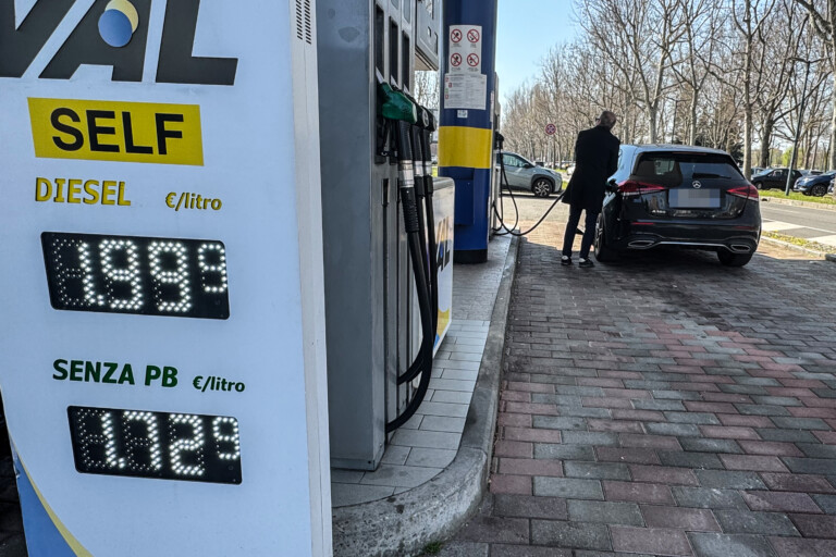 petrole hausse des cours a terme 169 pour le brent a 989 dollars le baril et 21 pour le wti a 922 dollars