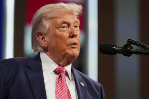 iran trump toujours aux cotes des allies de lotan mais peut etre nest il plus necessaire de les defendre