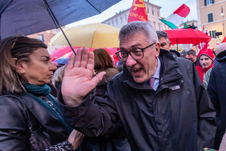 landini une manifestation pacifique et democratique la cgil soppose toujours a la violence