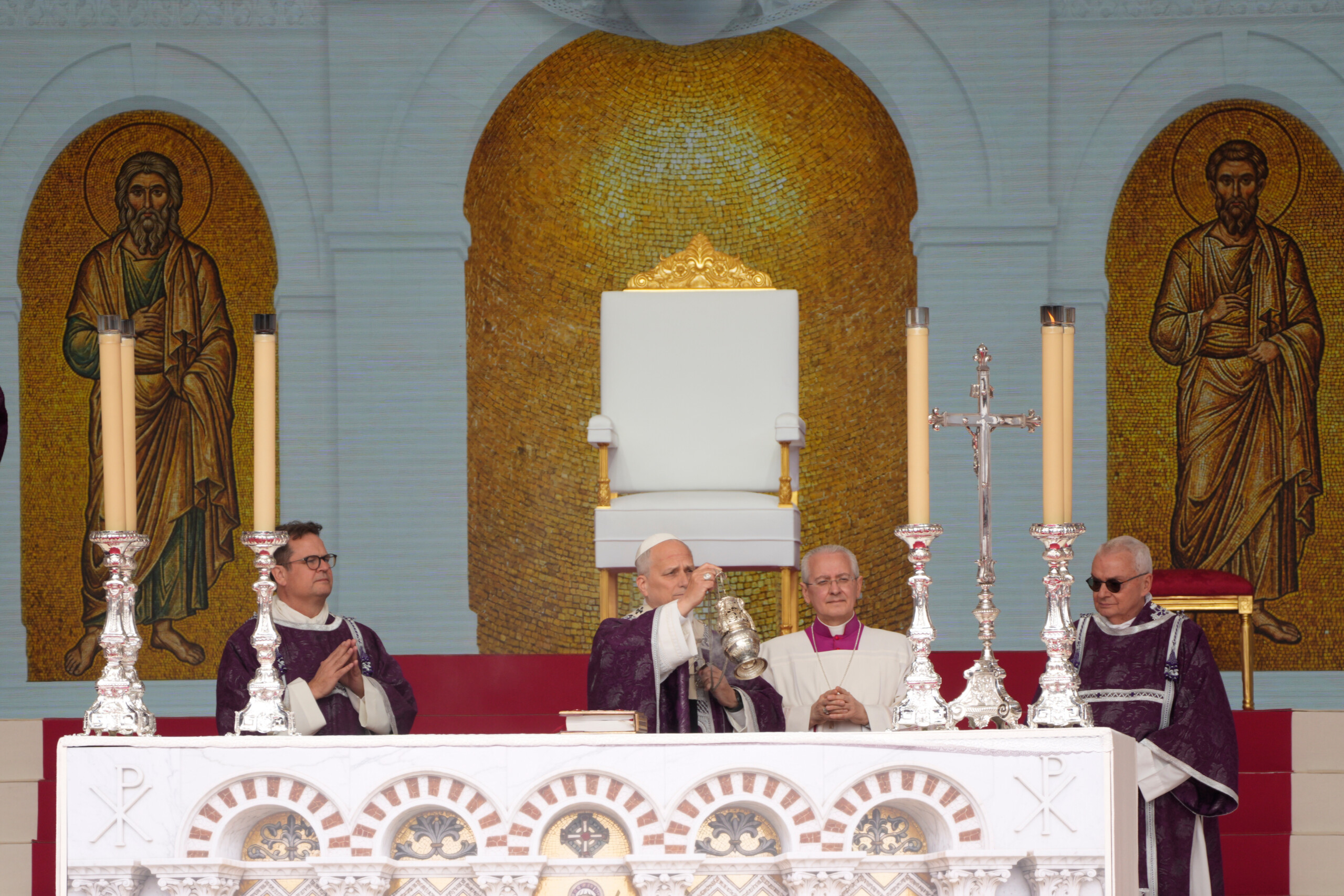 Le Pape : « Un monde ensanglanté par des guerres qui sont le fruit de l'idolâtrie du pouvoir et de l'argent » 1 le pape un monde ensanglante par des guerres qui sont le fruit de lidolatrie du pouvoir et de largent scaled