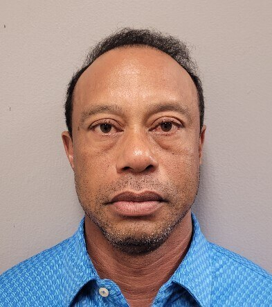 Tiger Woods libéré sous caution après son arrestation suite à un accident de la route 1 tiger woods libere sous caution apres son arrestation suite a un accident de la route