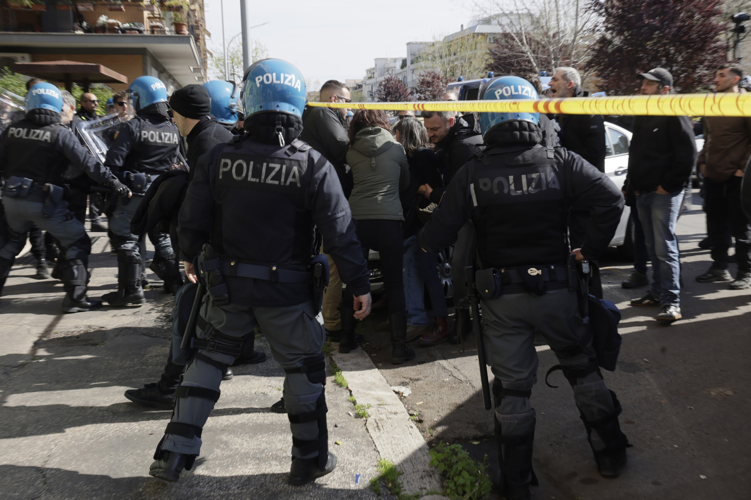 Décret sur la sécurité, Meloni : « Le décret fonctionne, l'arrestation de 91 anarchistes le confirme » 1 decret sur la securite meloni le decret fonctionne larrestation de 91 anarchistes le confirme scaled