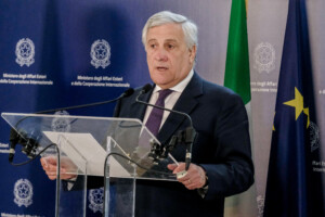 moyen orient tajani indignation face a linterdiction imposee a mgr pizzaballa mme piccioni recevra lambassadeur disrael