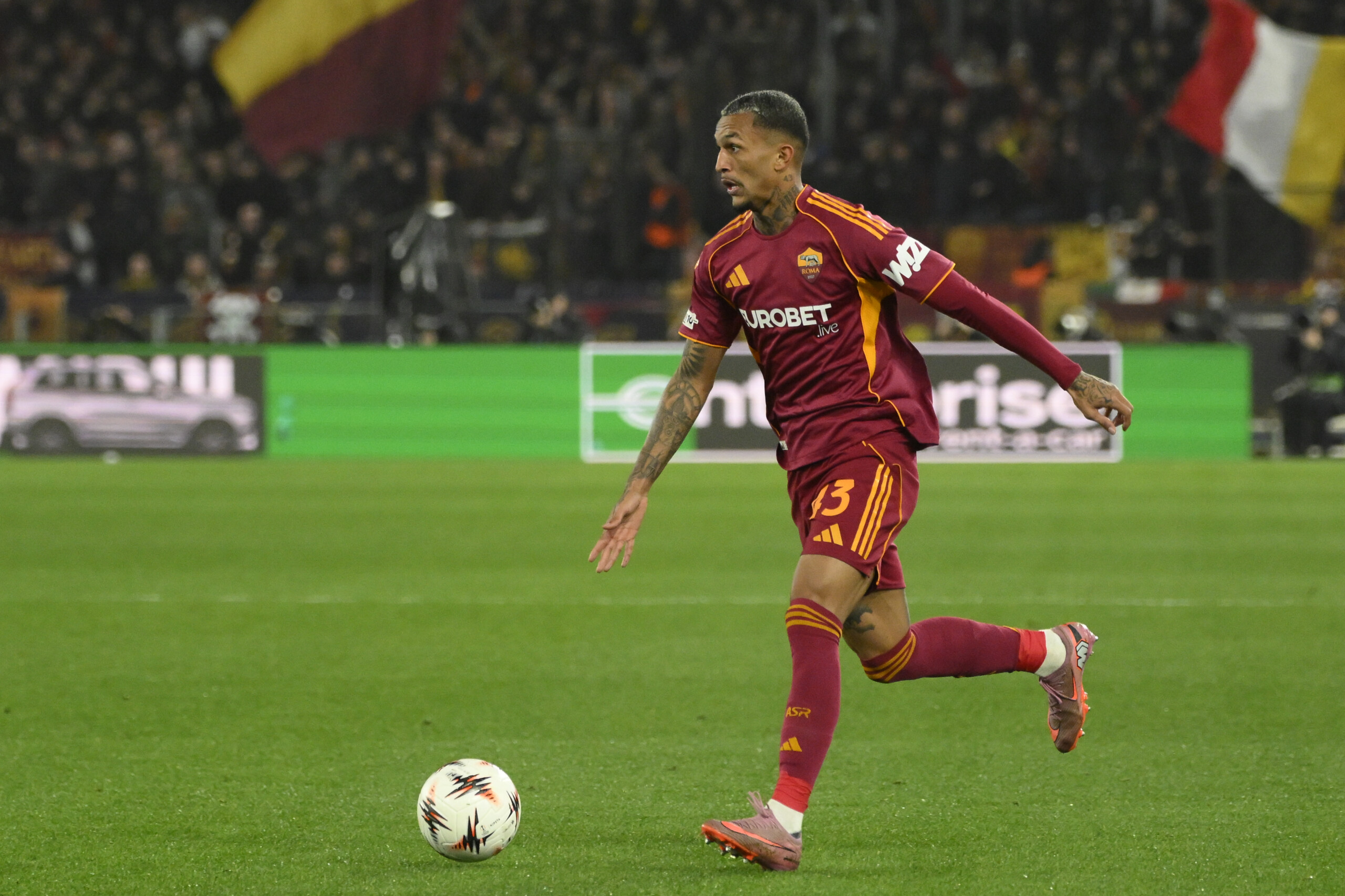 Football : Rome, blessure au biceps fémoral pour Wesley, un mois d'arrêt 1 football rome blessure au biceps femoral pour wesley un mois darret scaled