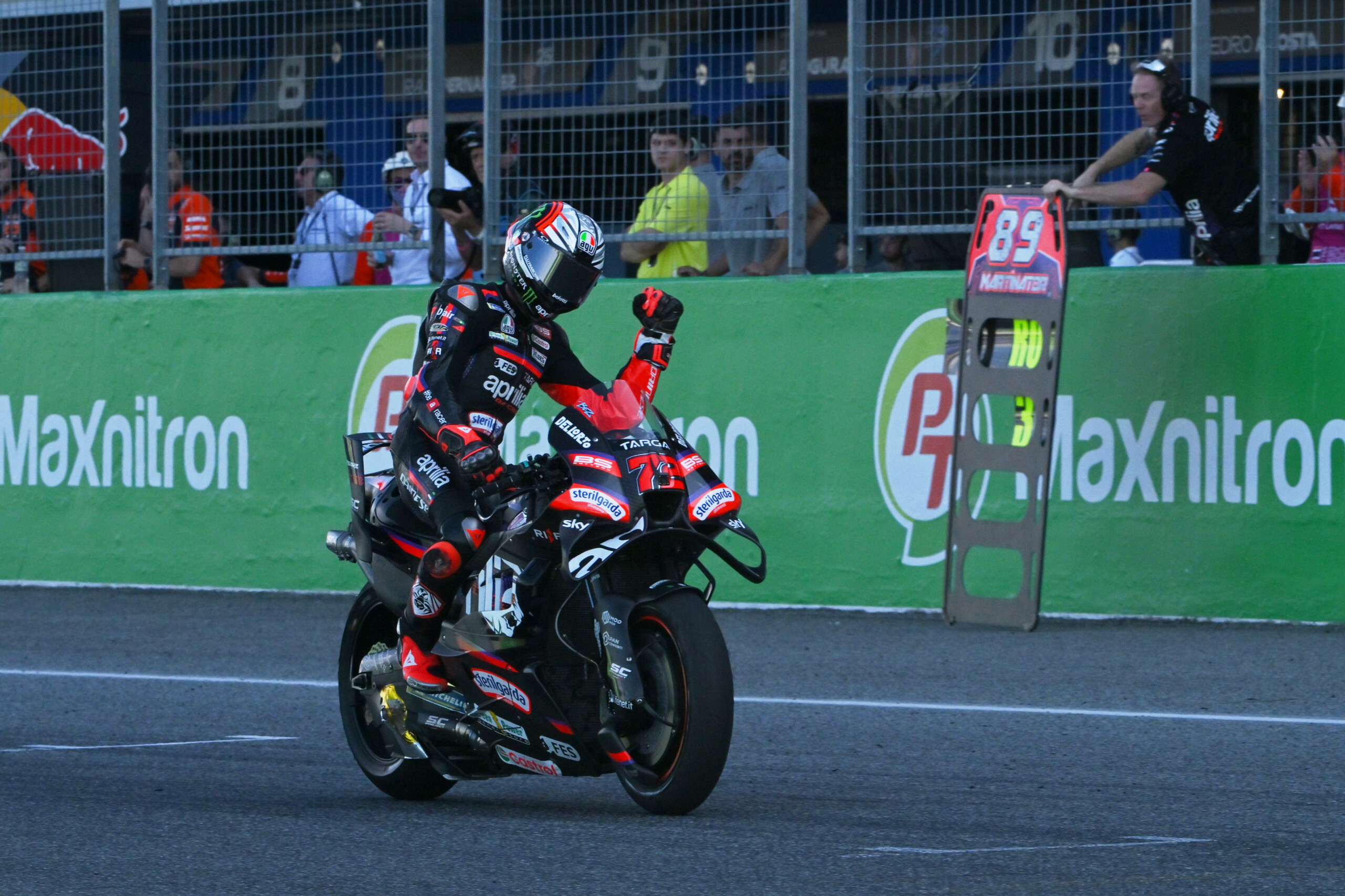 motogp double pour aprilia a austin bezzecchi simpose devant martin scaled