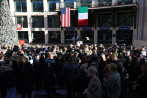 iran crosetto refuse lacces a la base de sigonella aux bombardiers americains