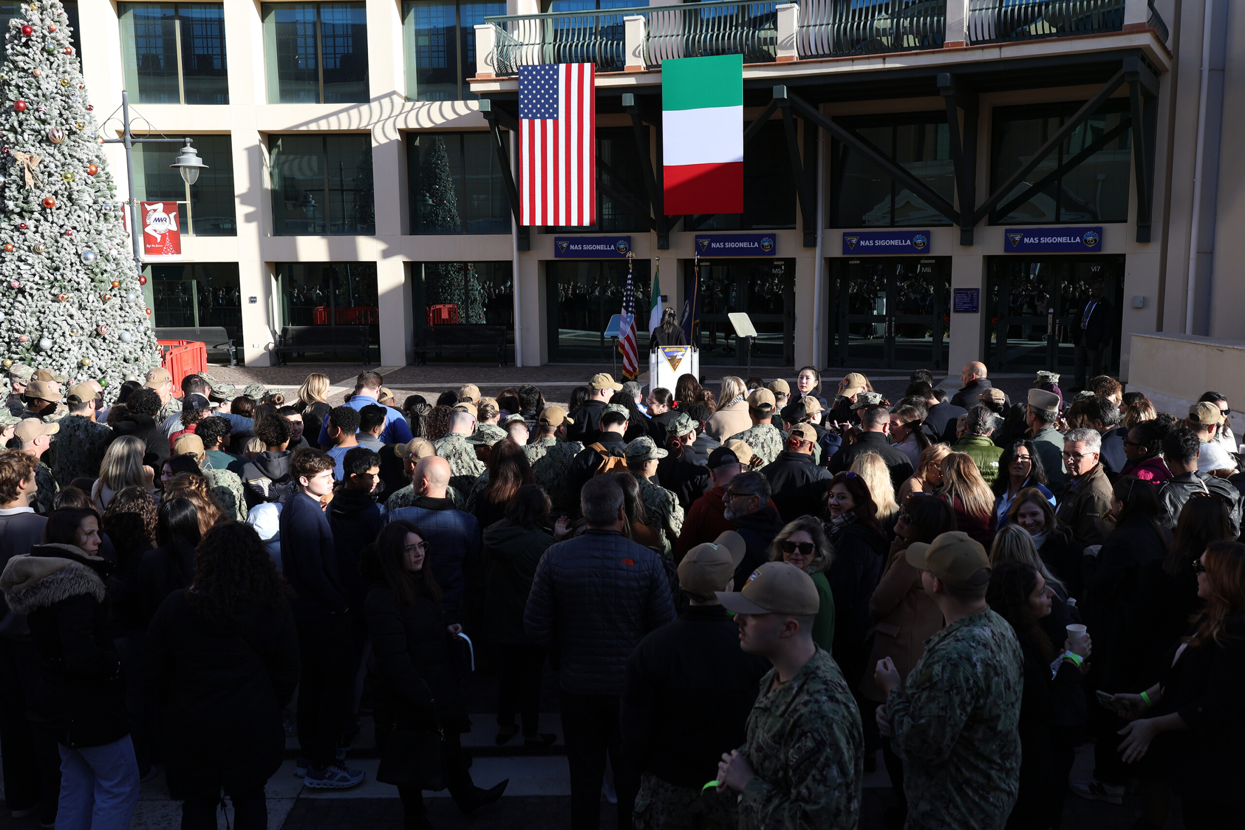 Iran : Crosetto refuse l'accès à la base de Sigonella aux bombardiers américains 1 iran crosetto refuse lacces a la base de sigonella aux bombardiers americains scaled