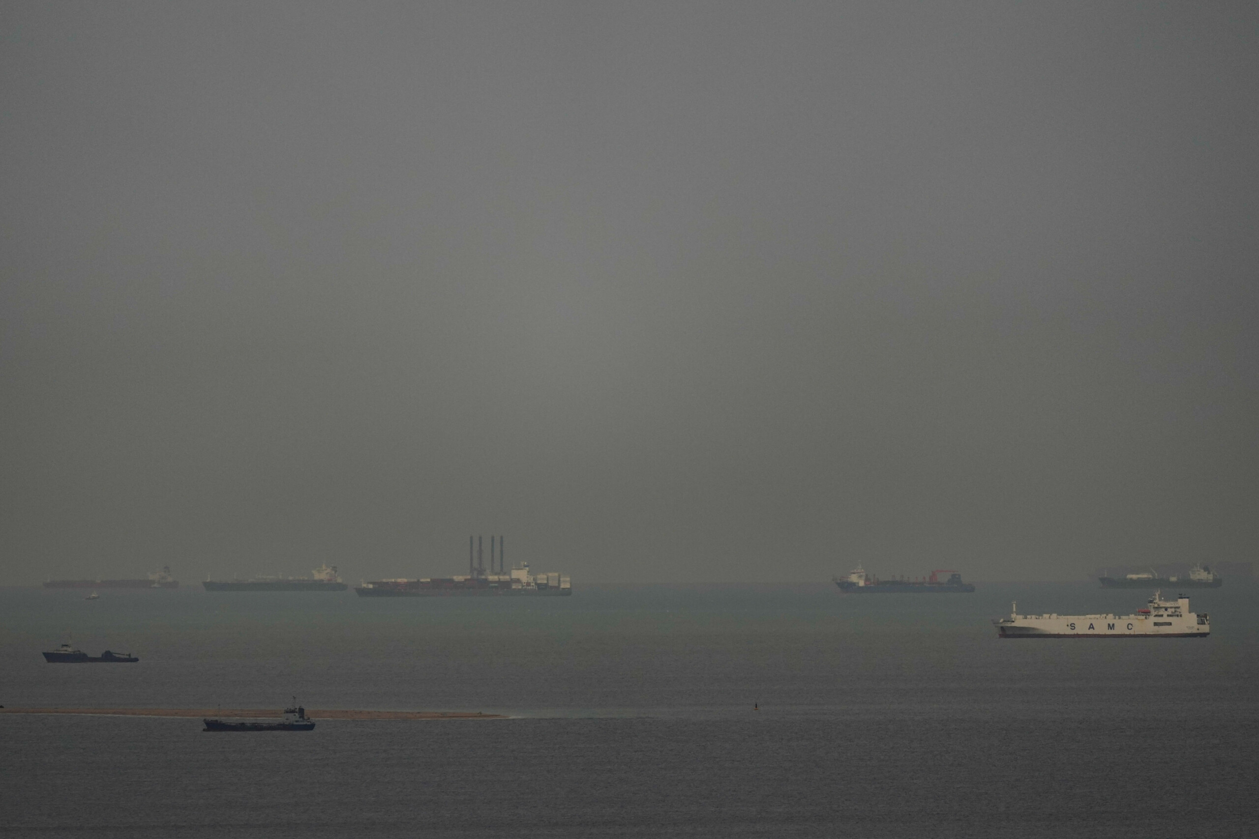 Iran : selon les médias, les Émirats seraient prêts à intervenir pour ouvrir de force le détroit d'Ormuz 1 iran selon les medias les emirats seraient prets a intervenir pour ouvrir de force le detroit dormuz scaled