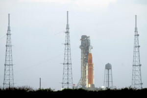 espace la mission artemis ii lancee vers la lune