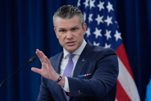 iran hegseth reprend la menace de trump ils retourneront a lage de pierre